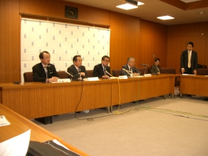 初の有志共闘の記者会見 初の有志共闘の記者会見